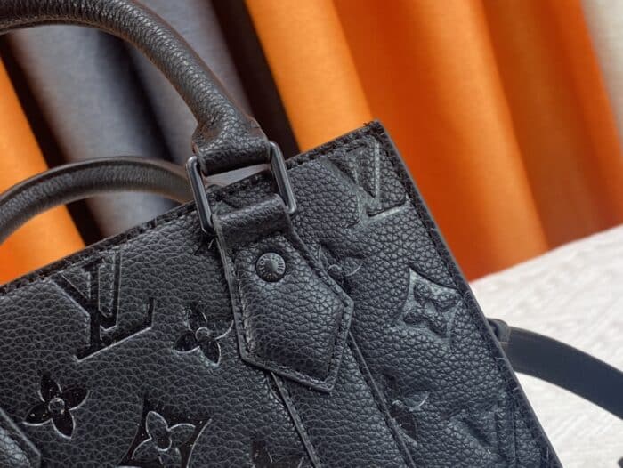 Louis Vuitton Sac Plat Mini Black Leather 22Cm M46453