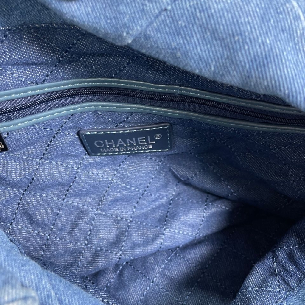 Chanel 22 Handbag Washed Denim Silver Tone Metal Blue 41Cm AS3261 B10439 NM981 - Image 4
