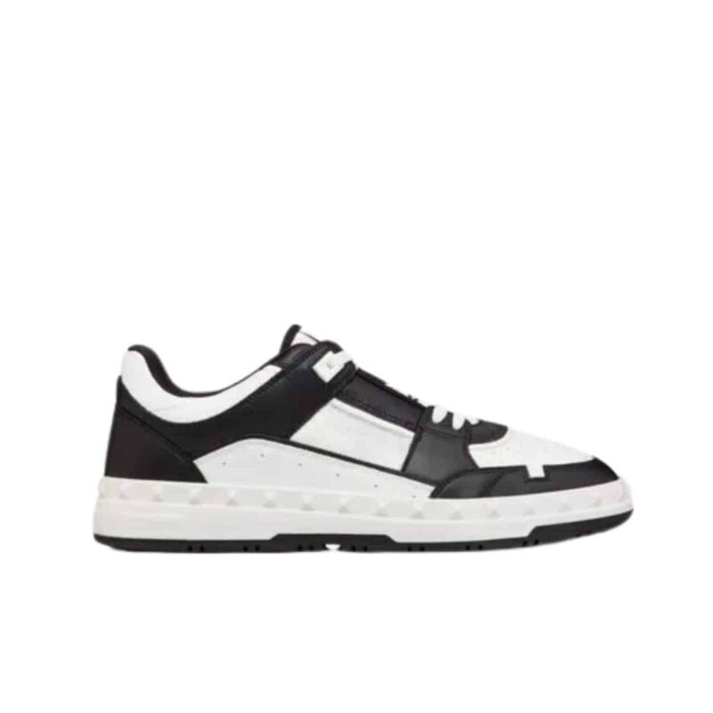 Valentino Garavani Freedots Low Top Sneaker In Calfskin Black 4Y2S0H43Rdg 0Ni