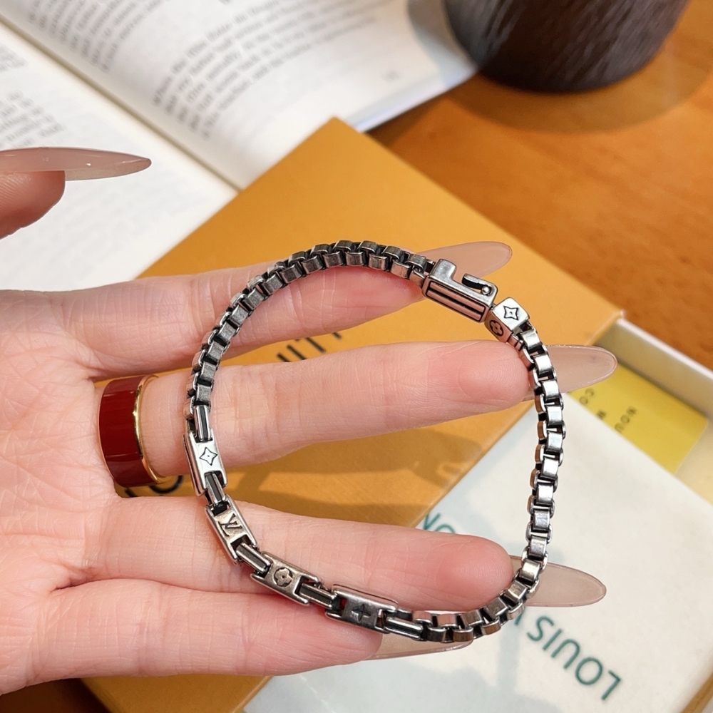 Louis Vuitton LV Tailor Bracelet Silver M1149L - Image 6