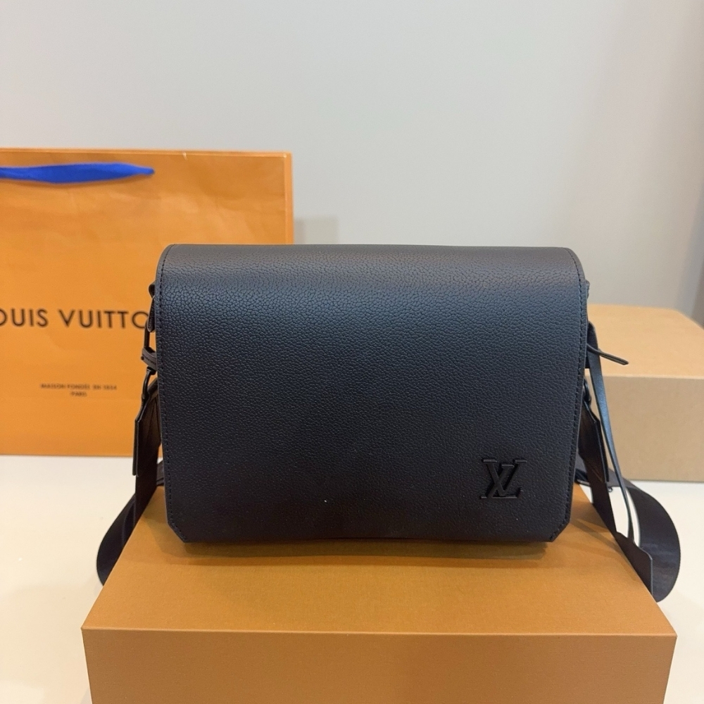 Louis Vuitton Takeoff Messenger PM Black 22Cm M24769 - Image 2