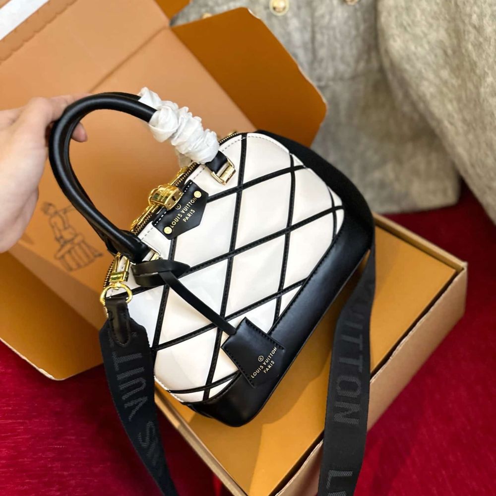 Louis Vuitton Alma BB Black 24Cm M23761 - Image 4