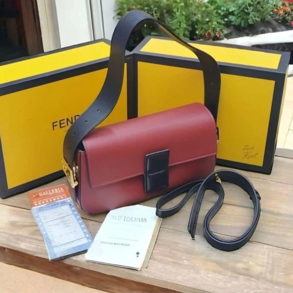Fendi Baguette Burgundy And Black Color Block Leather Bag 26Cm 8BR821APKOF1NZ9 - Image 2
