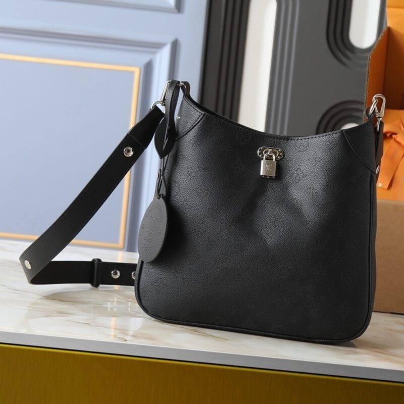 Alternative view of Louis Vuitton All Around MM Black 28Cm M14618