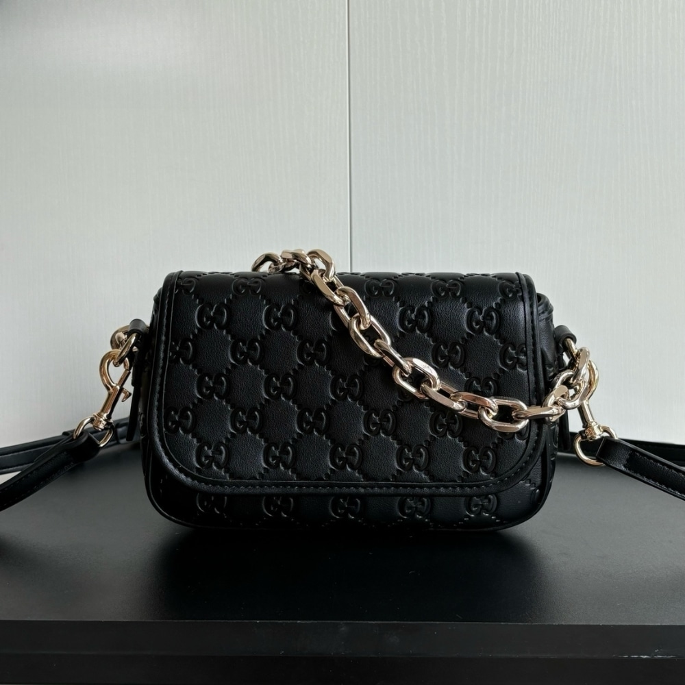 Gucci Gg Emblem Small Shoulder Bag Black 20Cm 847448 Aafdv 1000 - Image 2