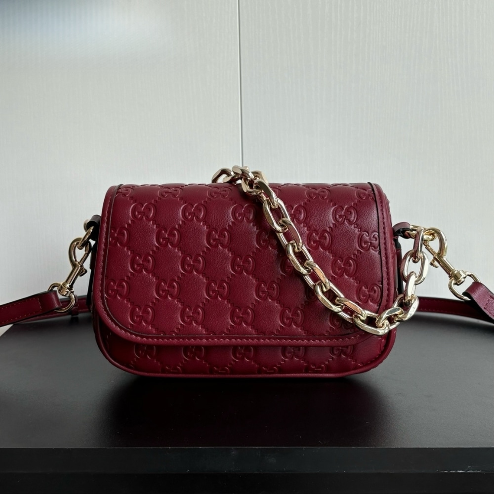 Gucci Gg Emblem Small Shoulder Bag Red 20Cm 847448 Aafdv 6207 - Image 2