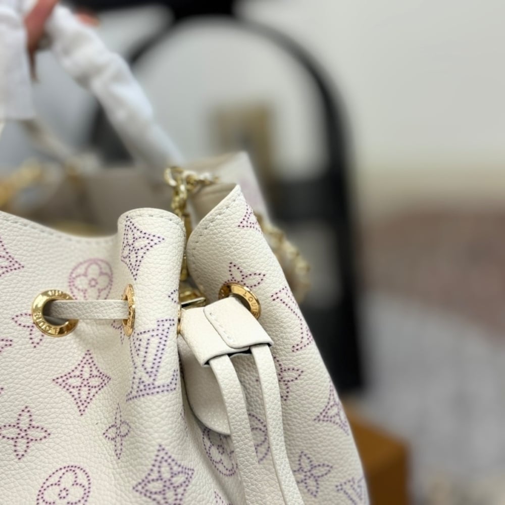 Louis Vuitton Bella Tote Dream Cream 33Cm M15116 - Image 7