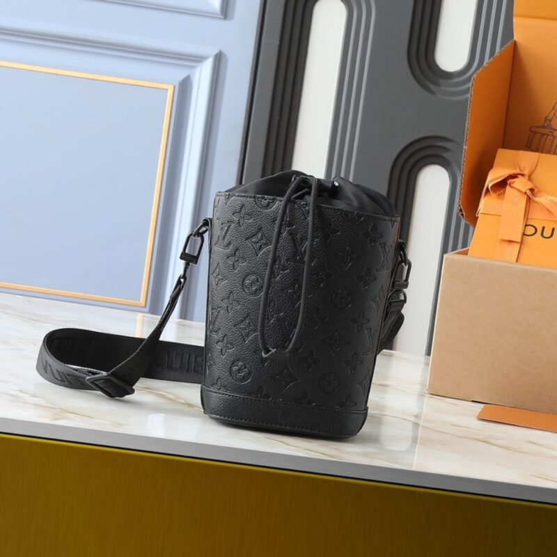 Alternative view of Louis Vuitton Noe Crossbody Bag Black 21Cm M82248
