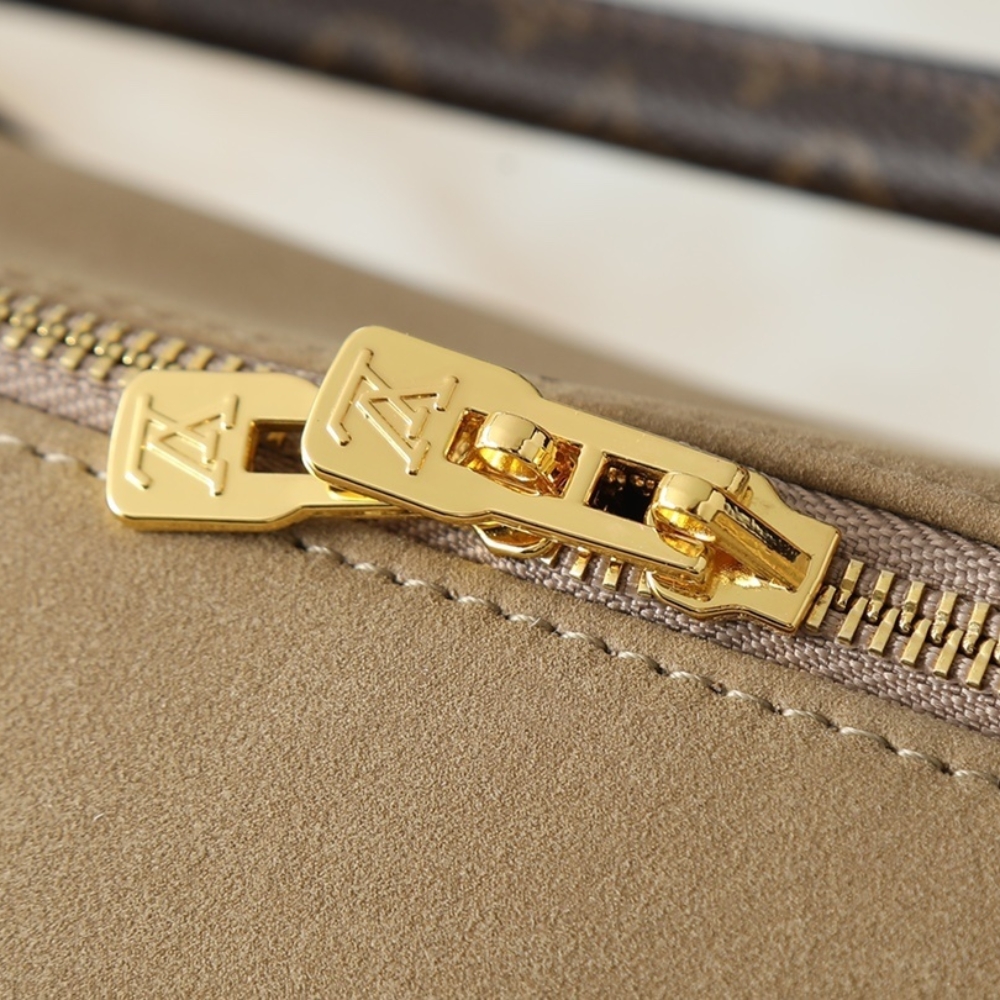 Louis Vuitton GM Express Travel Hazelnut 45Cm M26451 - Image 9