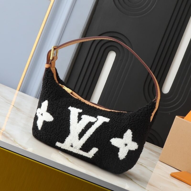 Alternative view of LOUIS VUITTON HILLS POCHETTE SHEARLING BLACK 18CM M11920