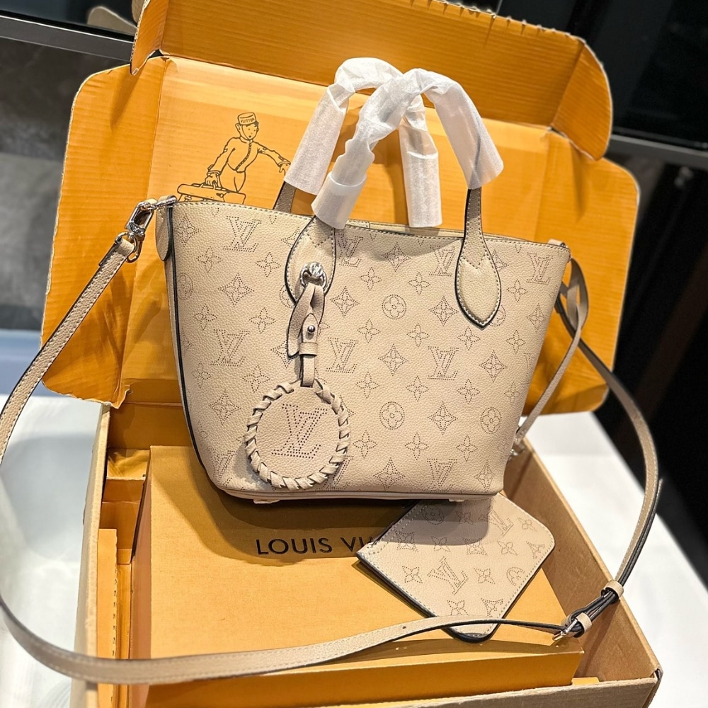 Louis Vuitton Blossom Mahina Bag Beige 21Cm - Image 9