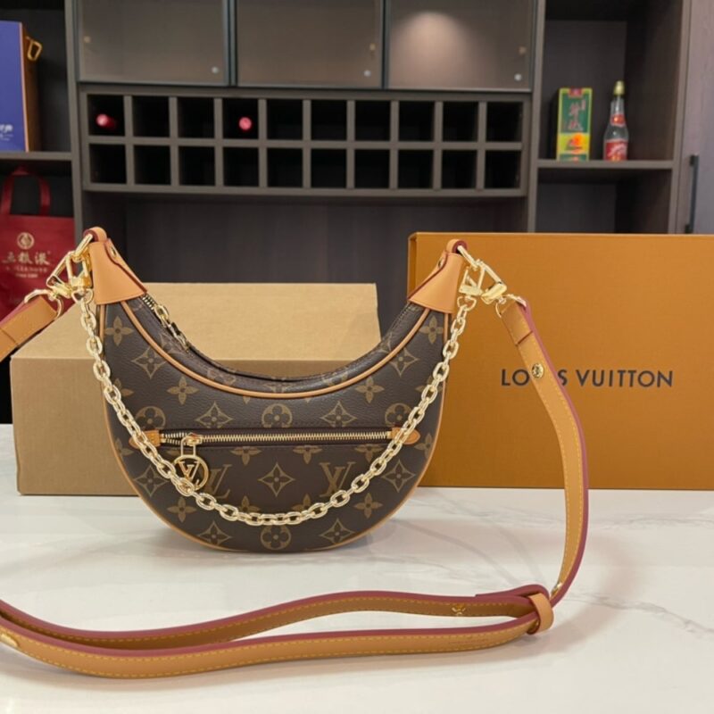 Alternative view of Louis Vuitton Loop Monogram Coated Canvas 22Cm M81098