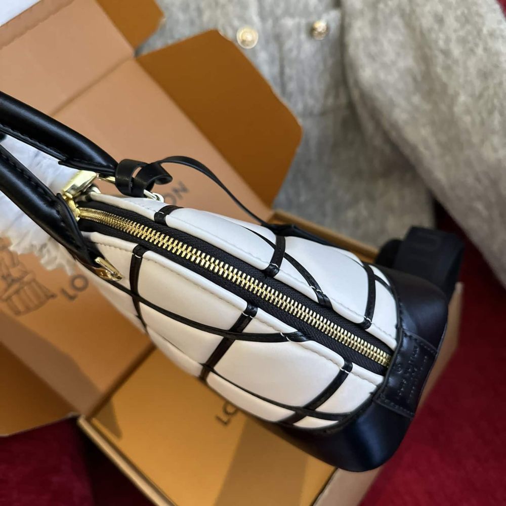 Louis Vuitton Alma BB Black 24Cm M23761 - Image 5