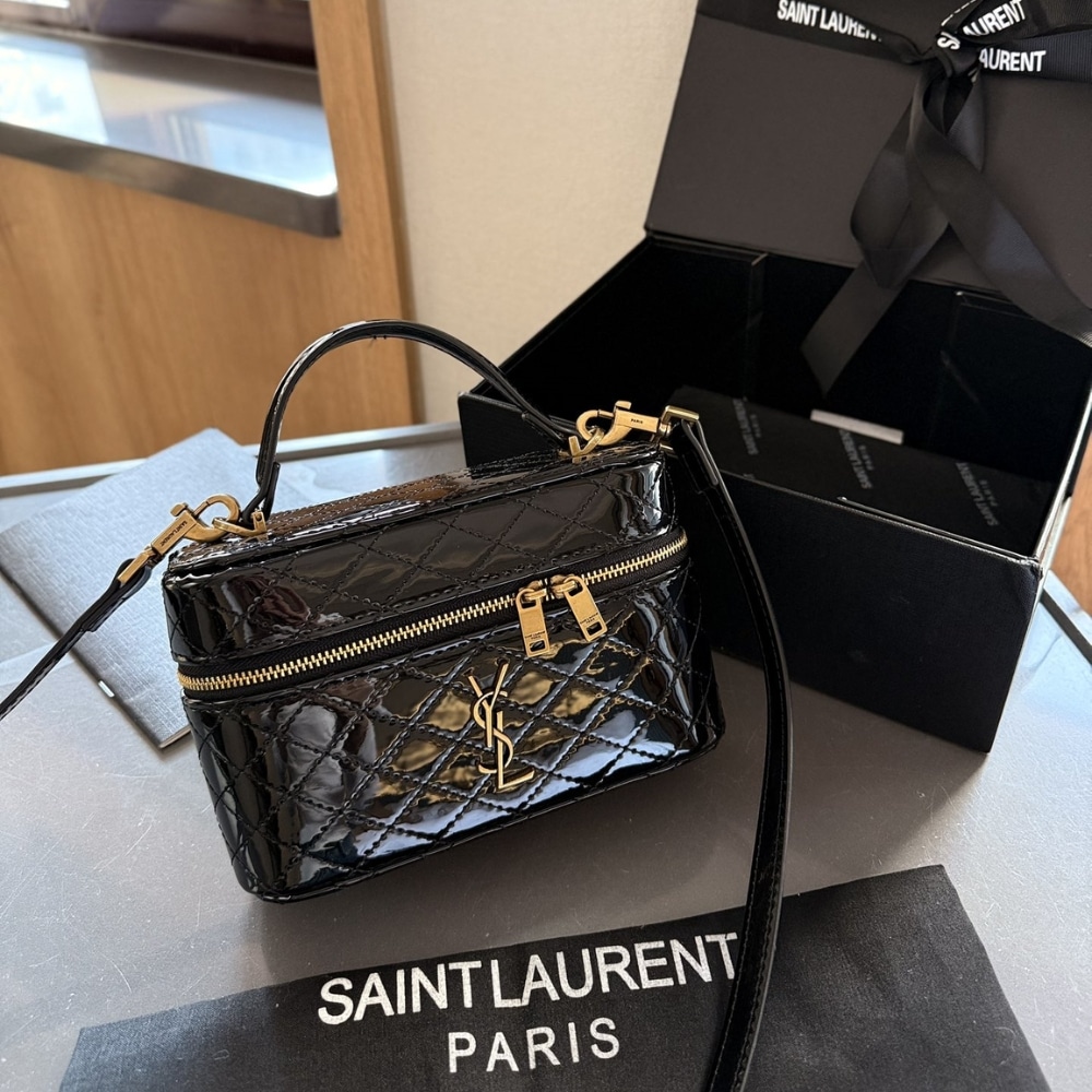 Saint Laurent Gany Vanity Bag In Patent Leather Black 19Cm - Image 7