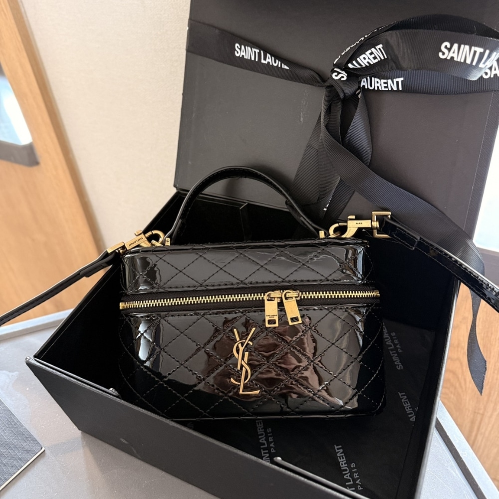 Saint Laurent Gany Vanity Bag In Patent Leather Black 19Cm - Image 8