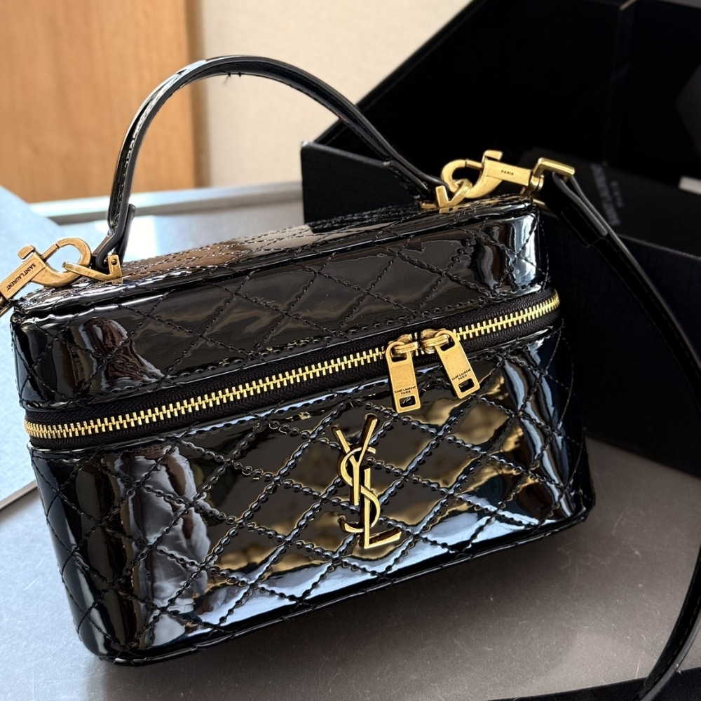 Saint Laurent Gany Vanity Bag In Patent Leather Black 19Cm - Image 2