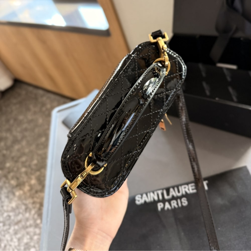 Saint Laurent Gany Vanity Bag In Patent Leather Black 19Cm - Image 10