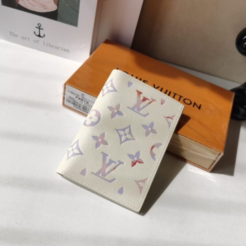 Alternative view of Louis Vuitton Passport Cover Dream Beige 14Cm M25917