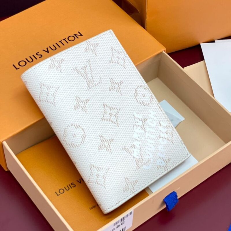 Alternative view of Louis Vuitton Passport Cover Monogram Heritage Off White 14Cm M15075