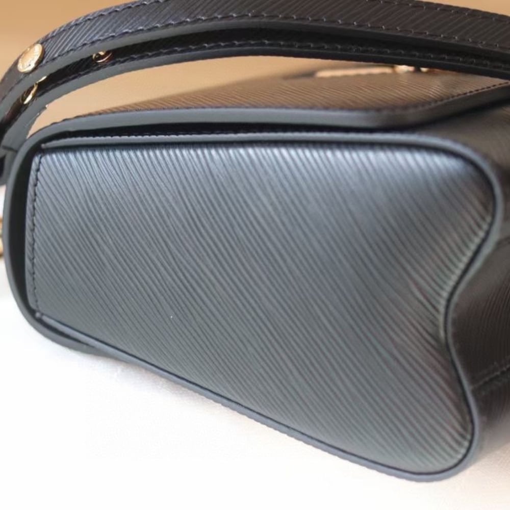 Louis Vuitton Lv Twist MM Handbag Black 23Cm - Image 8