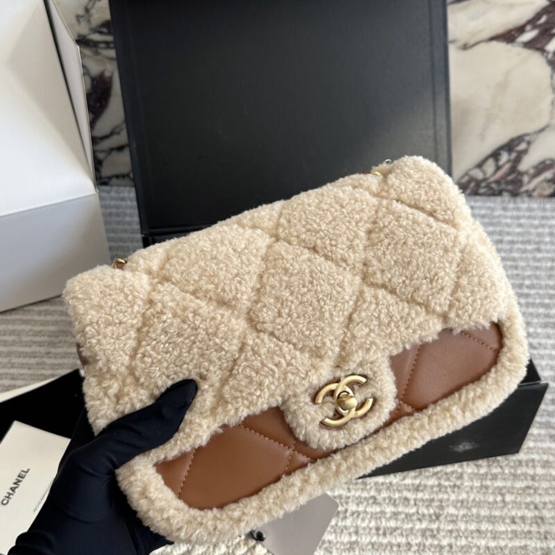 Alternative view of Chanel Flap Bag Shearling Beige And Brown 23Cm As5149-B18194-Nzw48