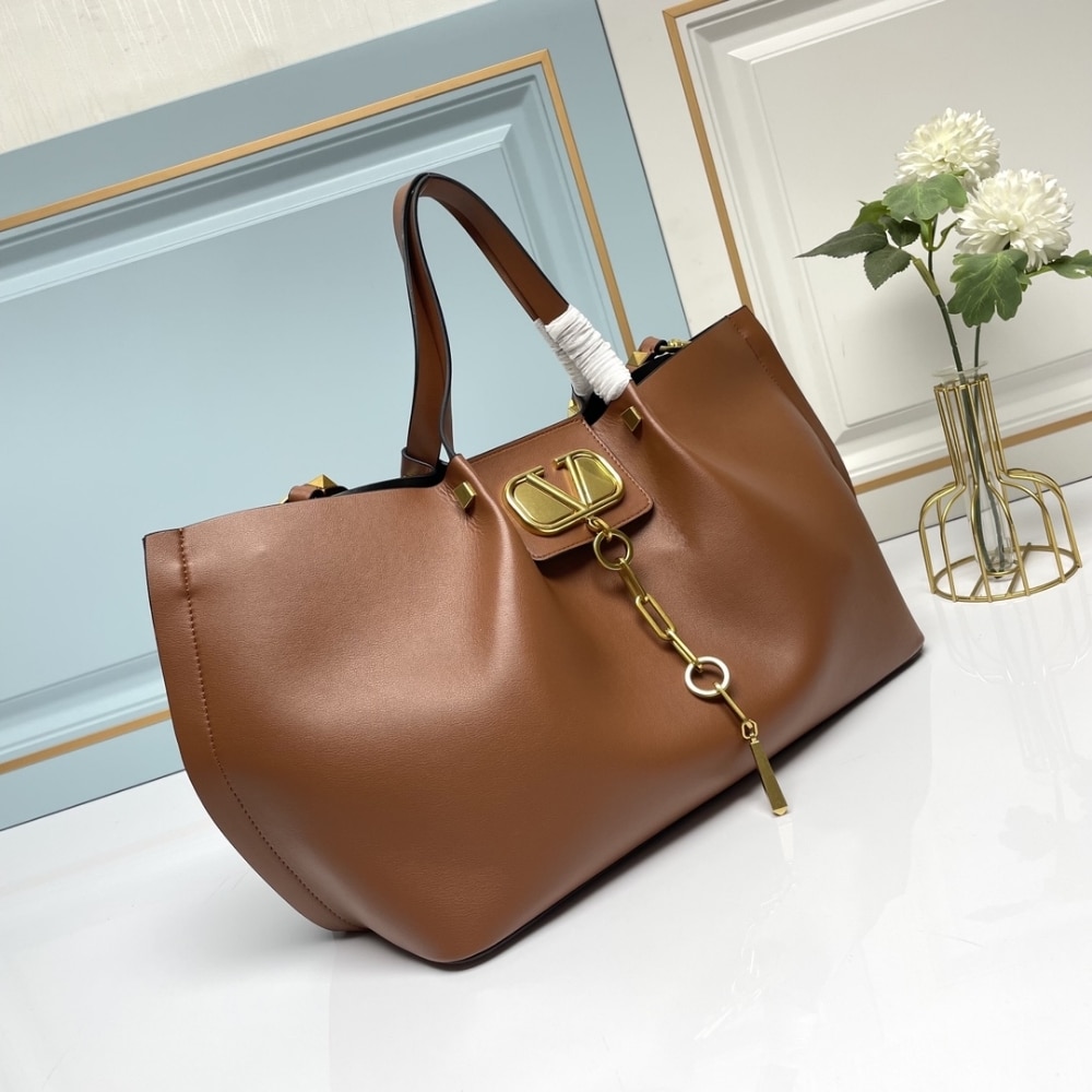Valentino Garavani Medium Vlogo Escape Shopper Tote Brown 41Cm - Image 3