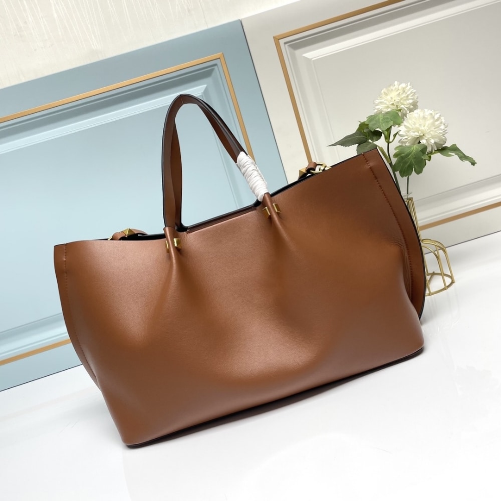 Valentino Garavani Medium Vlogo Escape Shopper Tote Brown 41Cm - Image 4