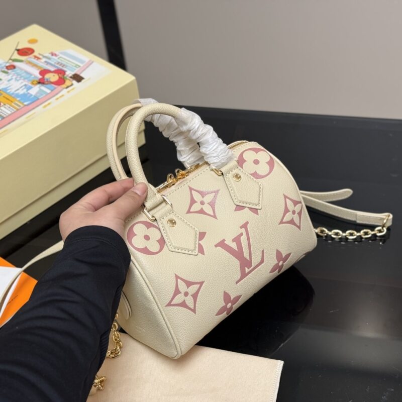 Alternative view of Louis Vuitton Speedy Bandoulière 20 Rose Trianon Pink 20Cm M46397