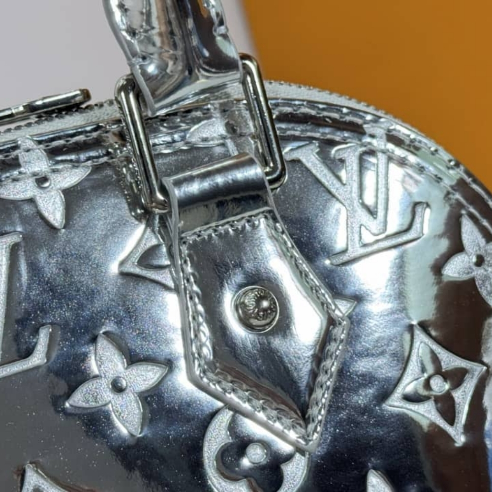 Louis Vuitton Alma BB Silver 23Cm - Image 8