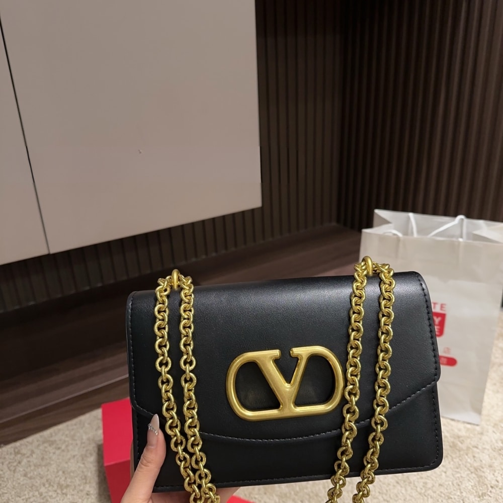 Valentino Garavani Vain Small Shoulder Bag In Shiny Black 19cm 6W2B0R17GCB 0NO - Image 2