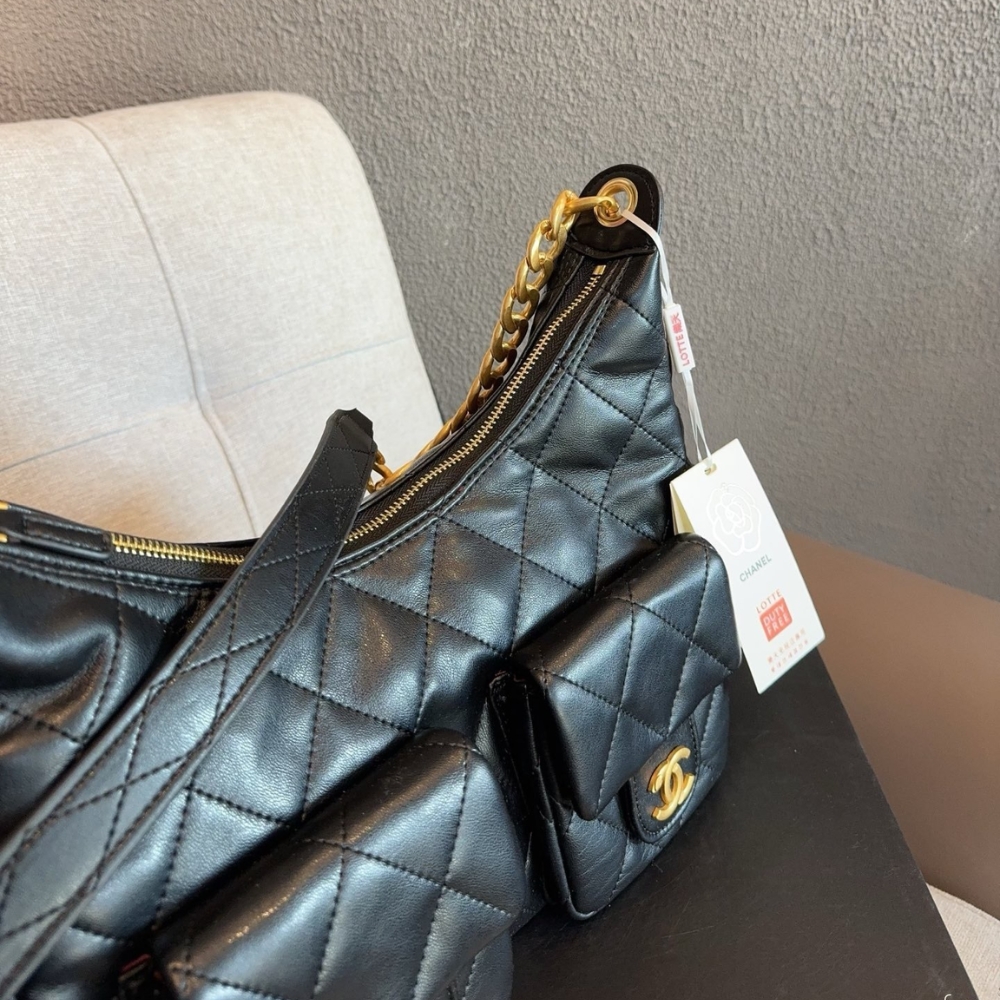 Chanel Maxi Hobo Bag Gold Tone Metal Black 25Cm - Image 4