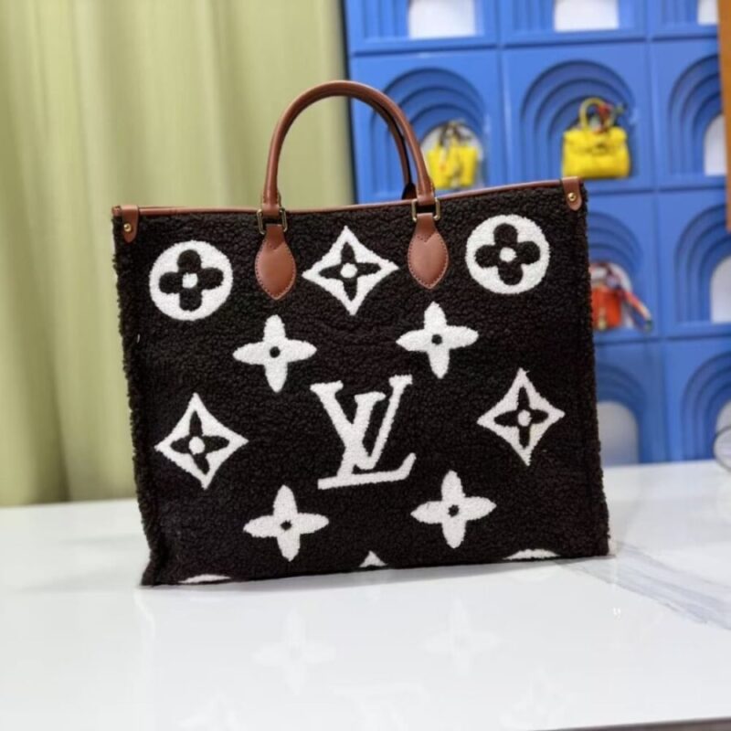 Alternative view of Louis Vuitton Onthego GM Monogram Teddy Fleece Black White 40Cm M55420