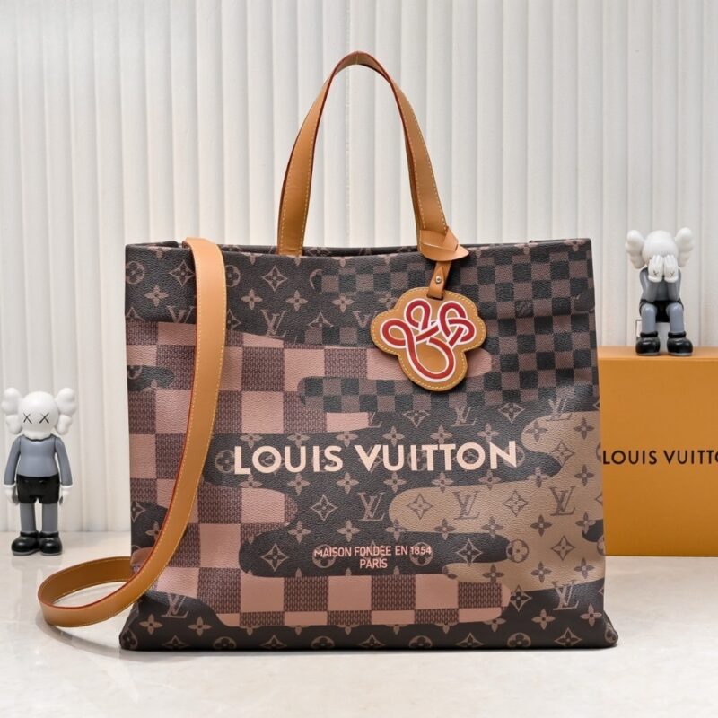 Alternative view of Louis Vuitton Shopper Tote MM Monogram Canvas Brown 40Cm M15274