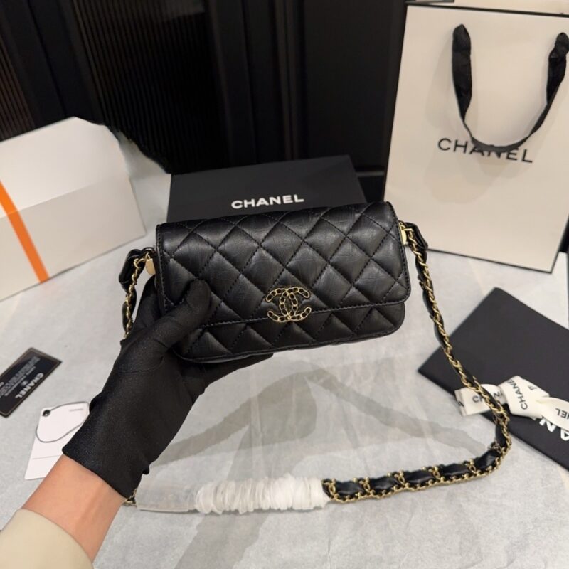 Alternative view of Chanel Phone Holder with Chain Aged Leather Black 18Cm AP3570 B14306 94305