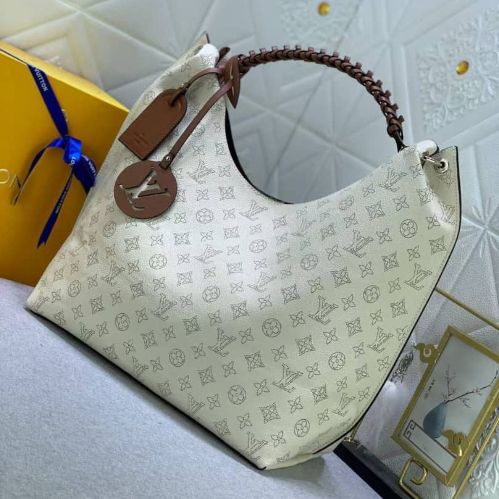 Louis Vuitton Carmel Hobo Mahina Leather White And Brown 40Cm - Image 3
