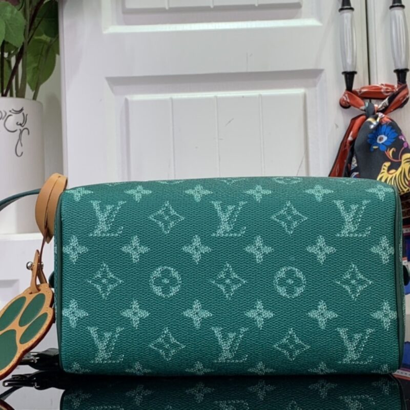 Alternative view of Louis Vuitton Rocker Dopp Kit Green 22Cm