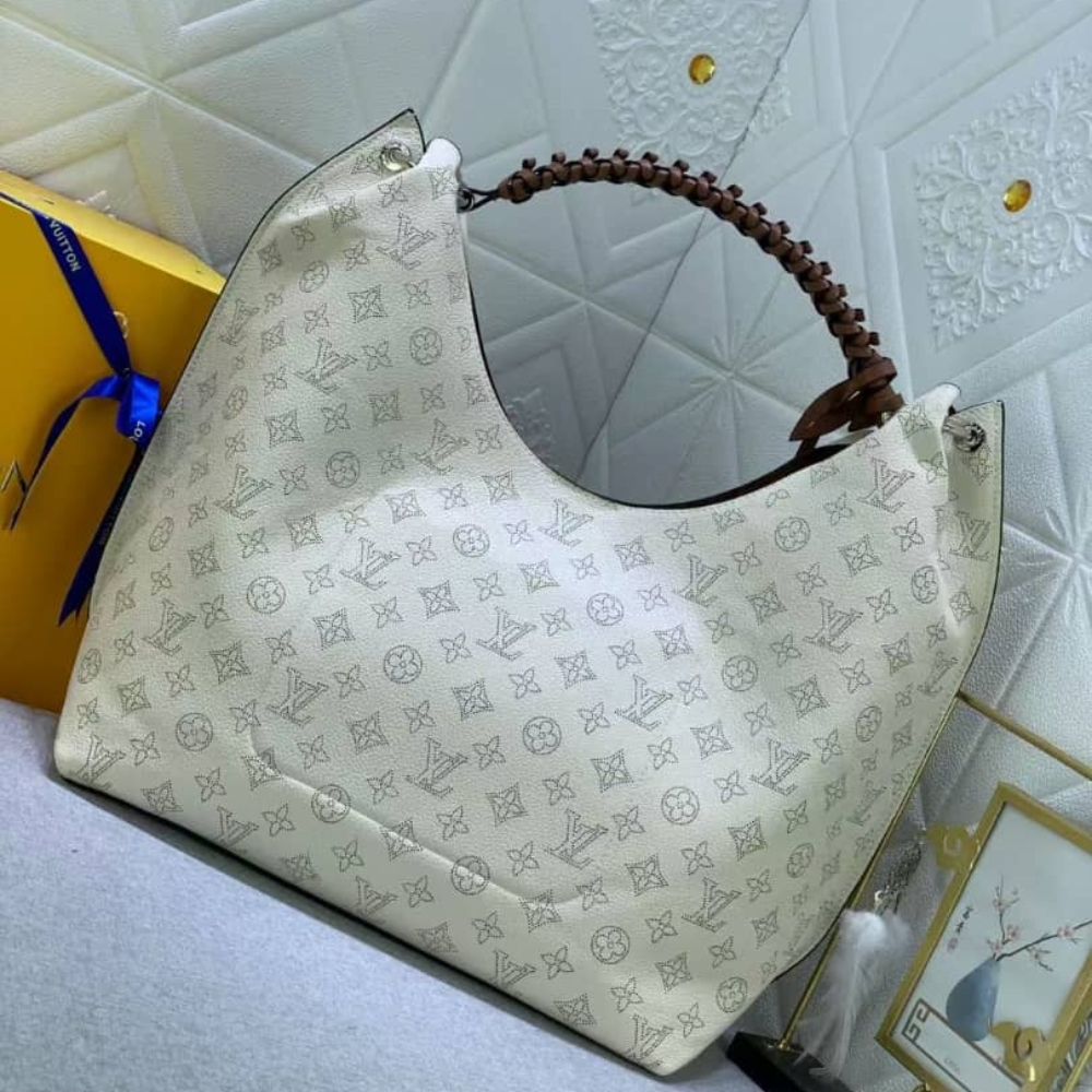Louis Vuitton Carmel Hobo Mahina Leather White And Brown 40Cm - Image 4