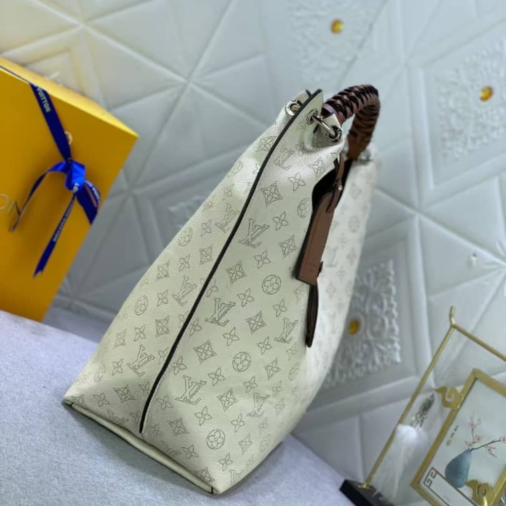 Louis Vuitton Carmel Hobo Mahina Leather White And Brown 40Cm - Image 5