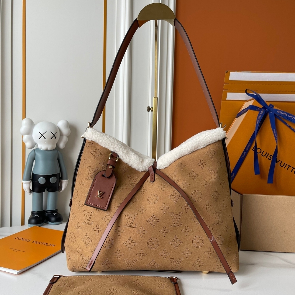 Louis Vuitton Carryall PM Mahina 29Cm M11843 - Image 2