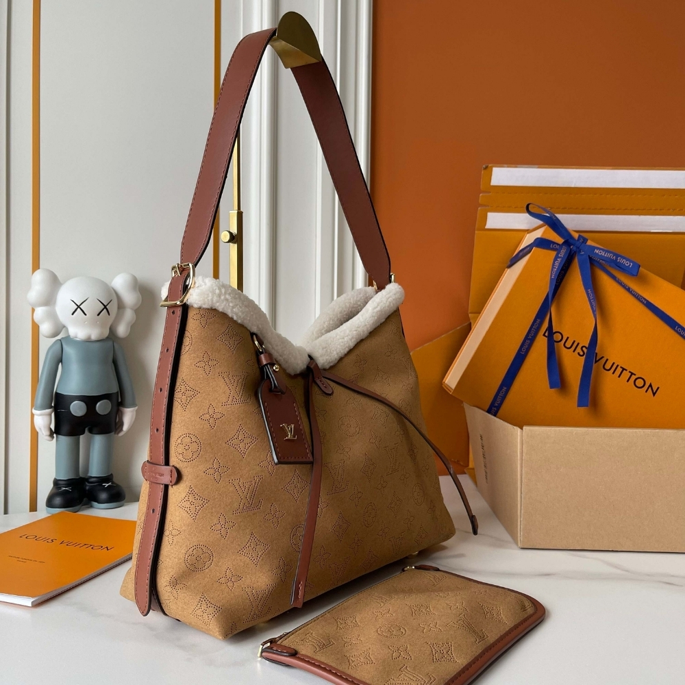 Louis Vuitton Carryall PM Mahina 29Cm M11843 - Image 3