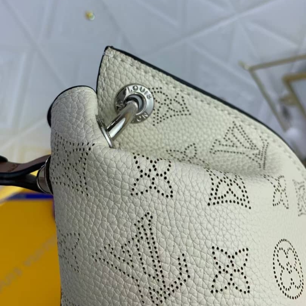 Louis Vuitton Carmel Hobo Mahina Leather White And Brown 40Cm - Image 8