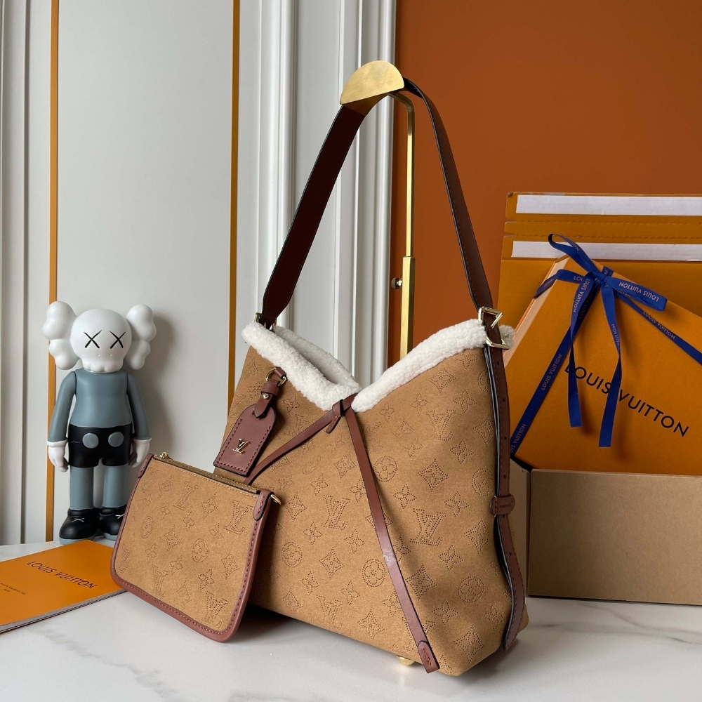 Louis Vuitton Carryall PM Mahina 29Cm M11843 - Image 4