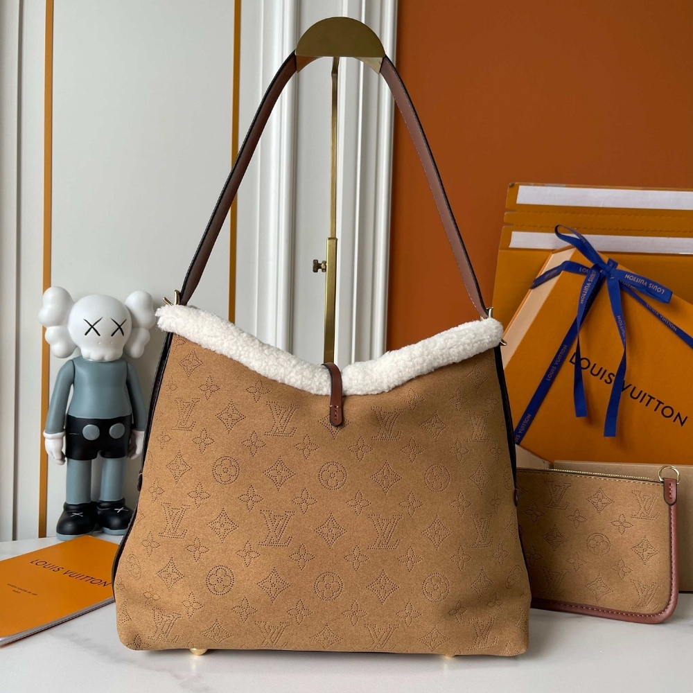 Louis Vuitton Carryall PM Mahina 29Cm M11843 - Image 5