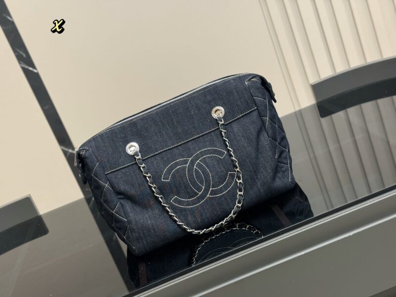 Alternative view of Chanel Bowling Handbag Blue Denim Jeans 32Cm