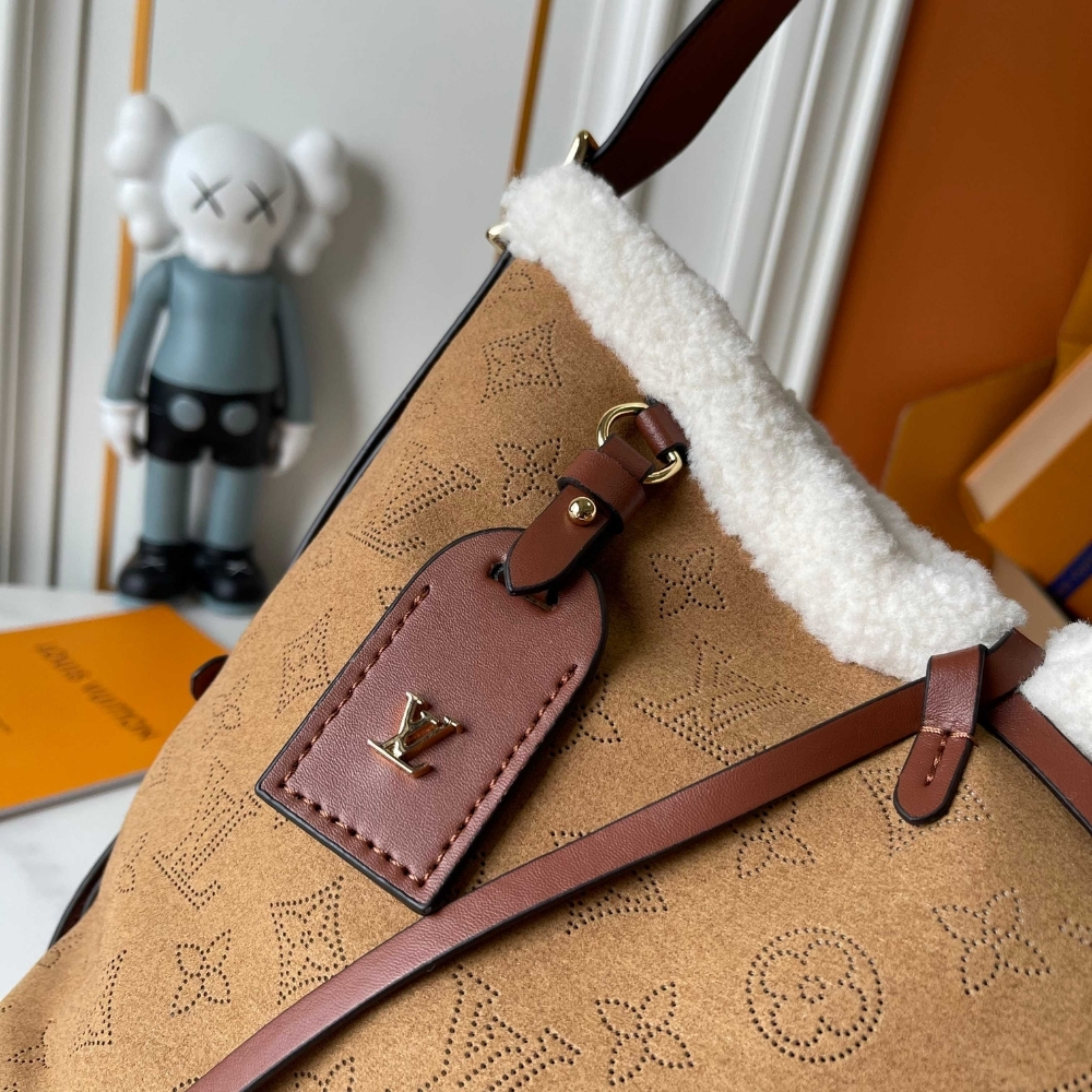Louis Vuitton Carryall PM Mahina 29Cm M11843 - Image 7