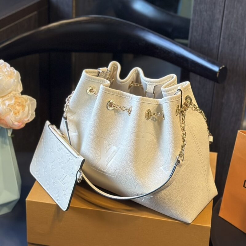 Alternative view of Louis Vuitton Lv Bundle Bag Cream 28Cm M25452