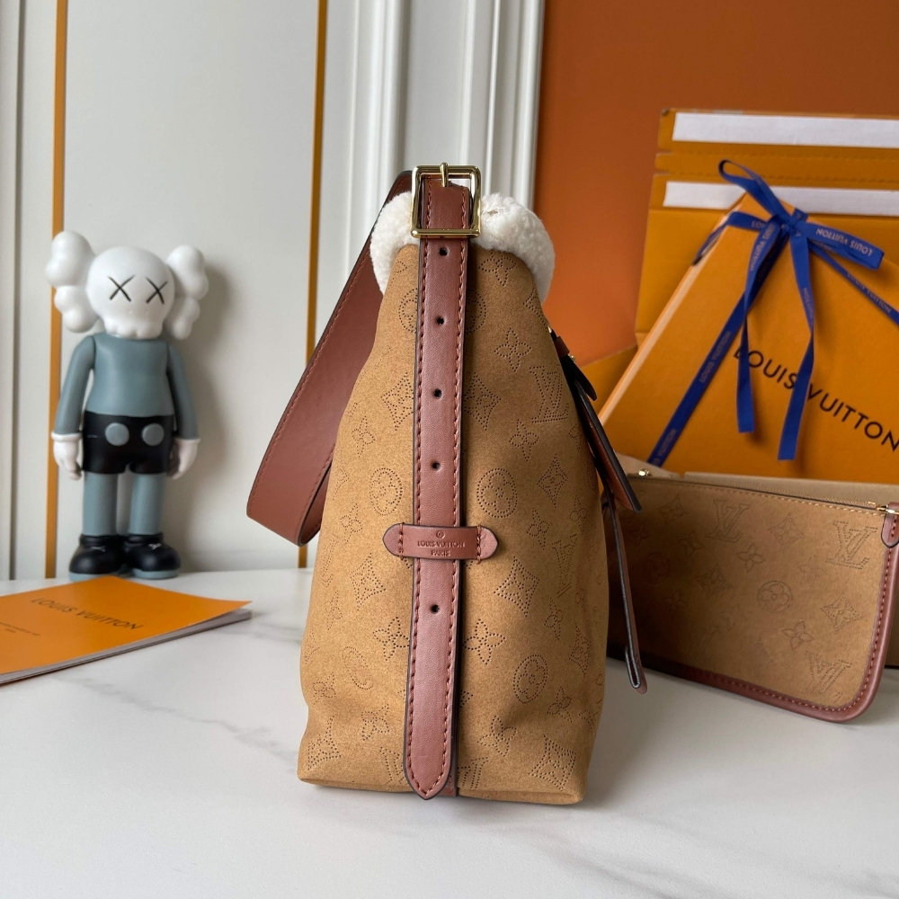 Louis Vuitton Carryall PM Mahina 29Cm M11843 - Image 8