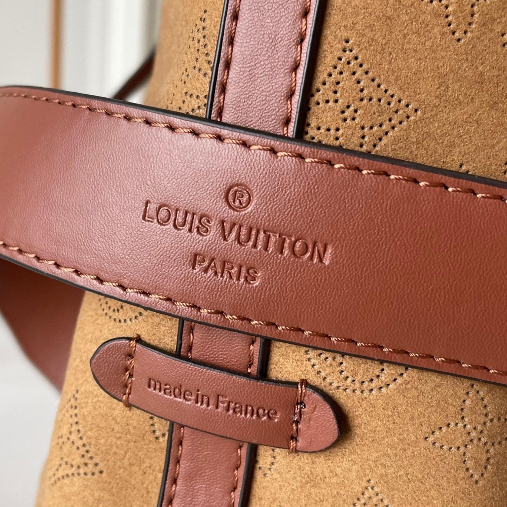 Louis Vuitton Carryall PM Mahina 29Cm M11843 - Image 9