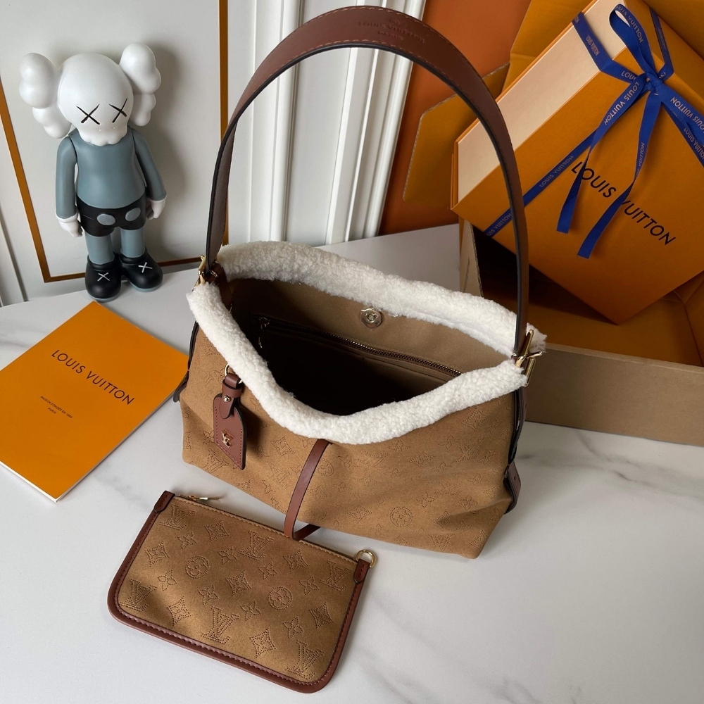Louis Vuitton Carryall PM Mahina 29Cm M11843 - Image 10