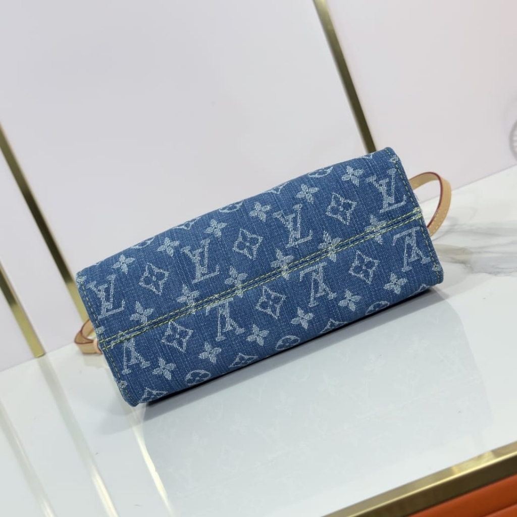 Louis Vuitton Onthego Lv Monogram Denim Tote Bag Light Blue 25Cm - Image 6